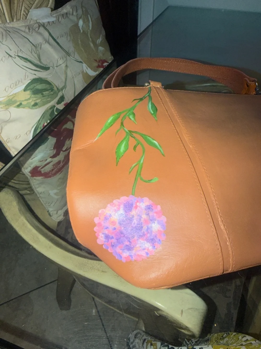 💯 Burberry Tan Leather Shoulder Bag with Hand-Painted Purple Floral Accents - Picture 16 of 16